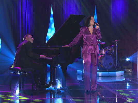 Música por doquier en Bamboleo, con Ruth Lorenzo, Brais Morán y la orquesta Triunfo 