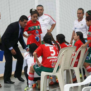 El equipo femenino de microfútbol Caciques del Quindío debutó con victoria