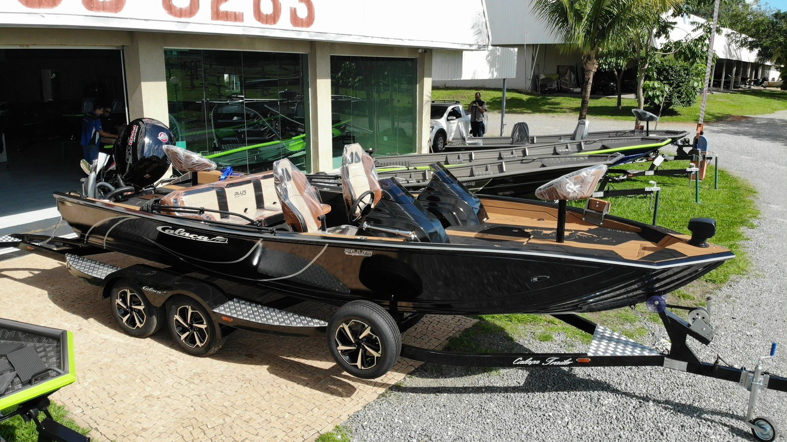 CARRETA DE REBOQUE PARA LANCHA COMFORT PLUS COM FREIO