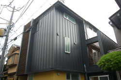 庇と格子のある京都らしい外観