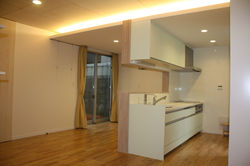 親世帯のダイニング・キッチンには間接照明を