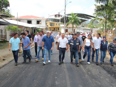 Prefectura ejecuta asfaltado en Las Lajas