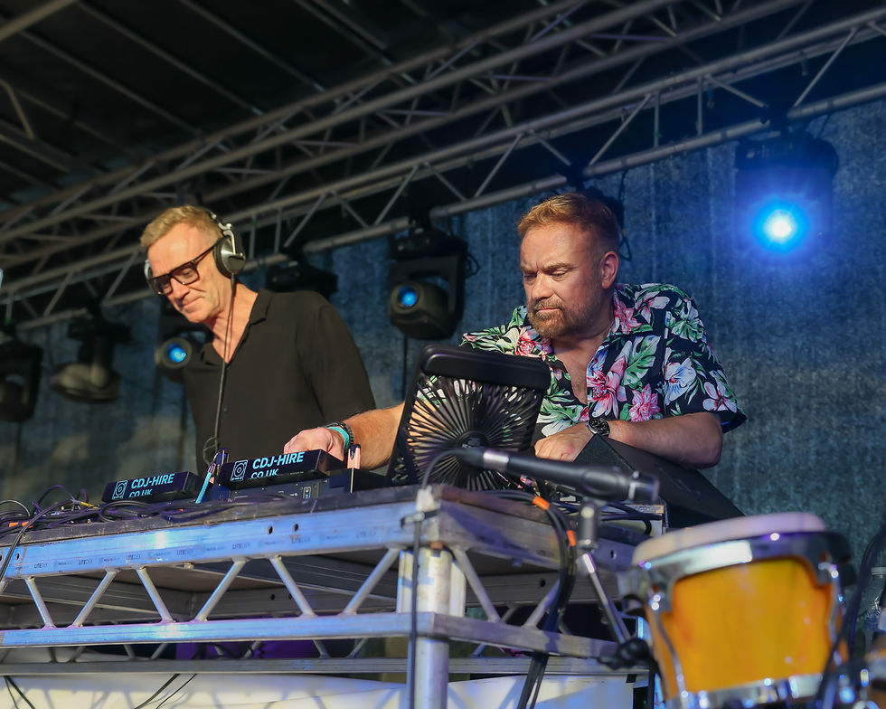 Tall Paul and Seb Fontaine playing back 2 back at ultravegas MKWeekender festival