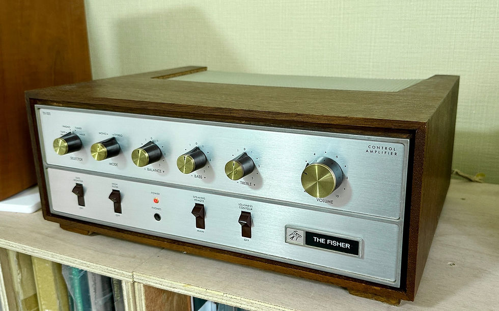 サムネイル： The Fisher TX-100 with Wood Case
