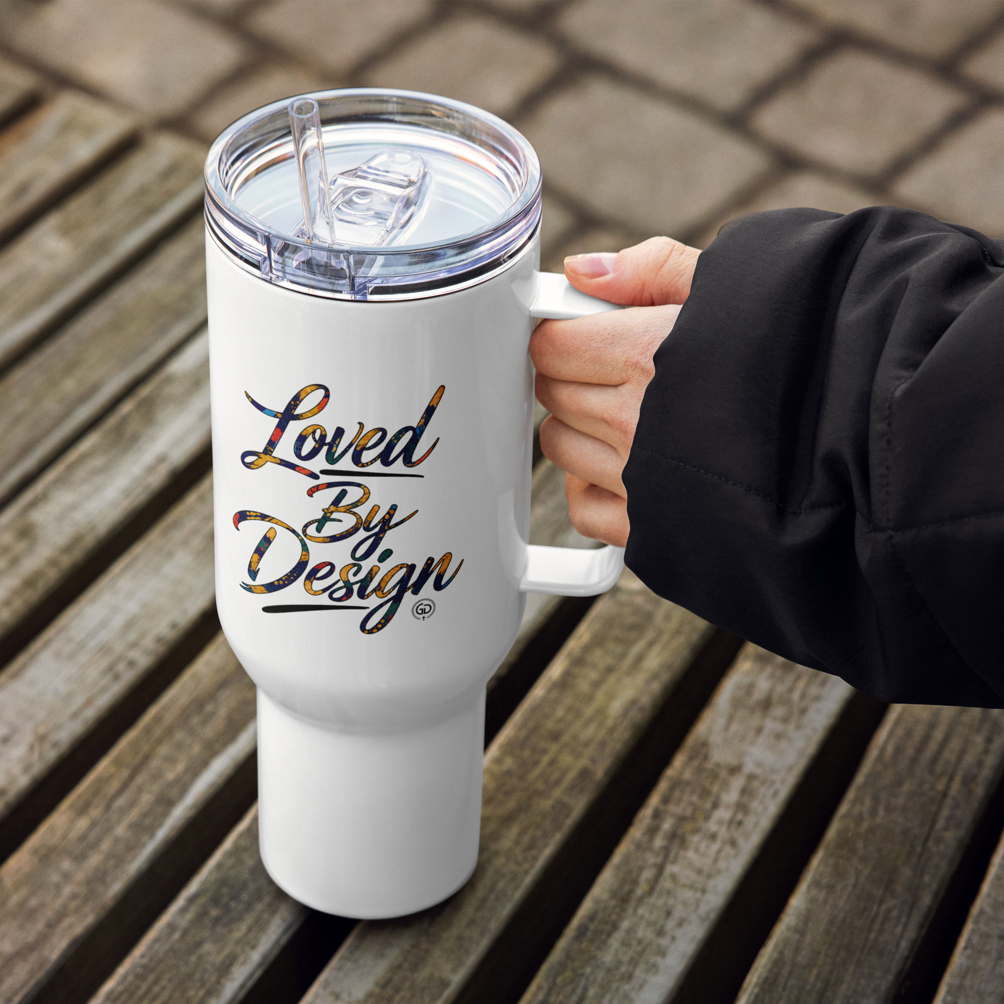 Travel mug with a handle