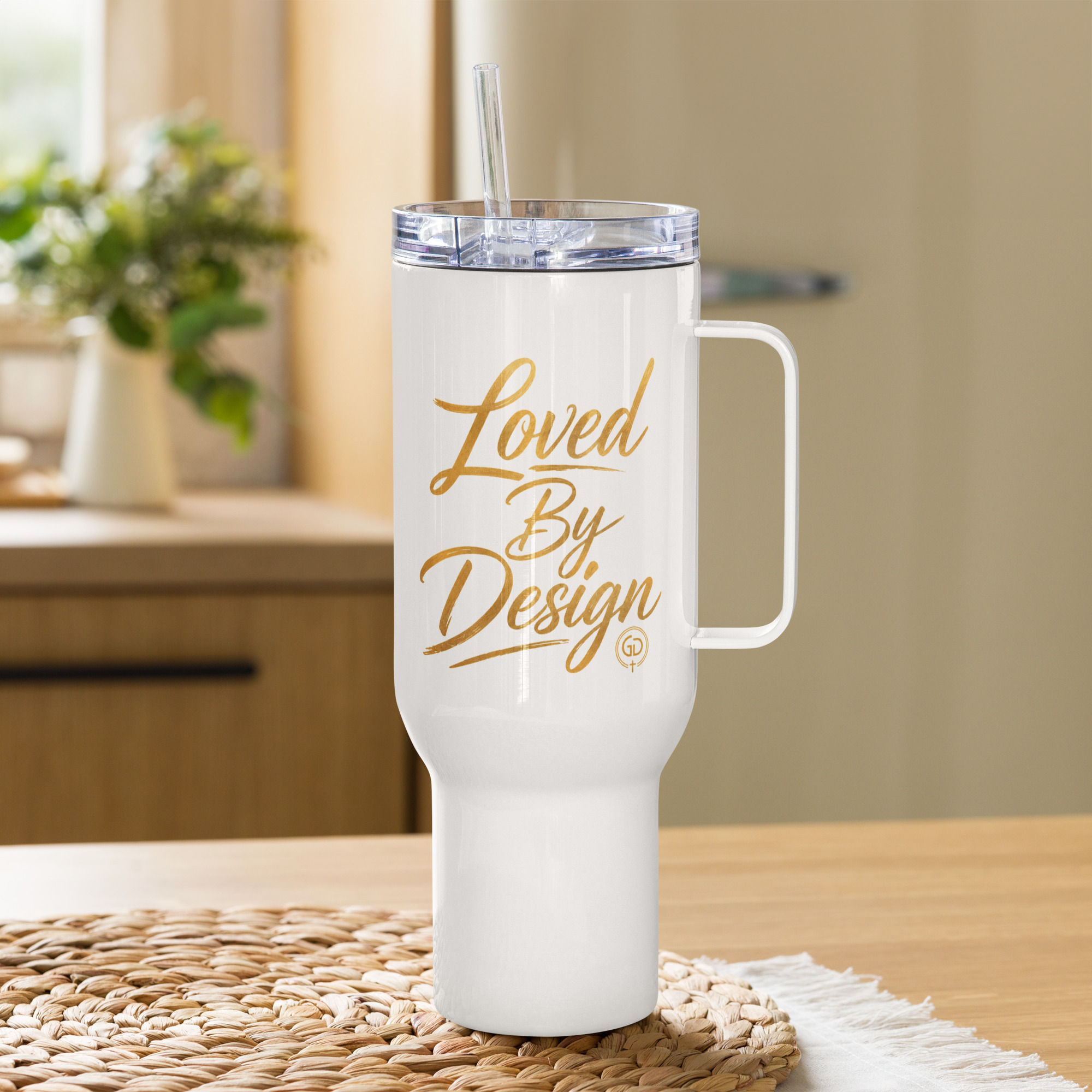 Travel mug with a handle