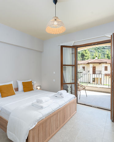 Selina_Kaminos_Suite_206_09_2023_Yannis_Galaios_001 (1).jpg