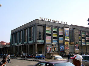 ህዳር 17፣2017 - አዲስ አበባ ባህል፣ ኪነ ጥበብ እና ቱሪዝም ቢሮ ግቢ ውስጥ 1,200 ተመልካቾችን የሚይዝ የቴአትር አዳራሽ ያካተተ ህንጸ በመገንባት ላይ ይገኛል ተብሏል