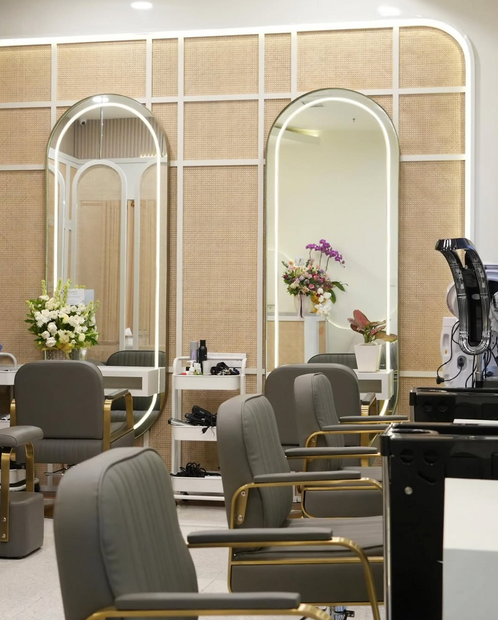 Cozy waiting area at Lumiglow Beauty Salon with stylish decor and comfortable seating