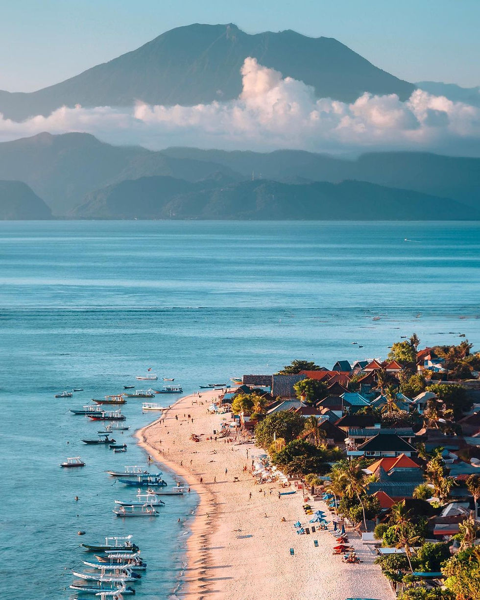 Exploring the peaceful mangrove forest in Nusa Lembongan by kayak