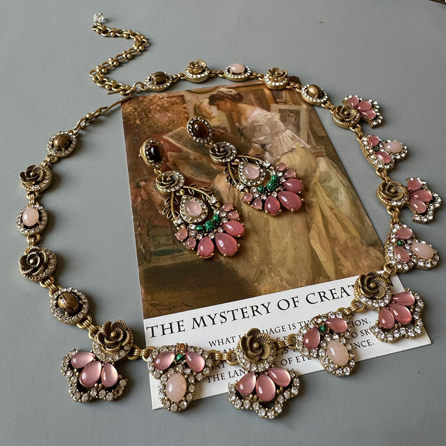 Flower Pendant Necklace, Light Luxury High-End Heavy Craftsmanship Clavicle Chai