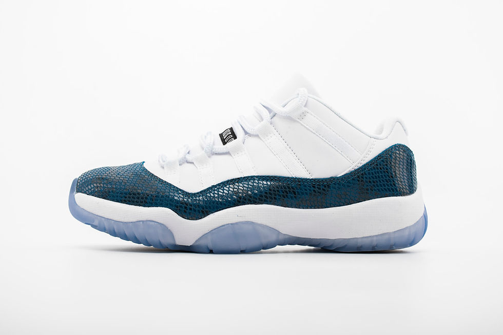 Miniaturbild: AJ11 Low "Navy Blue Snakeskin"