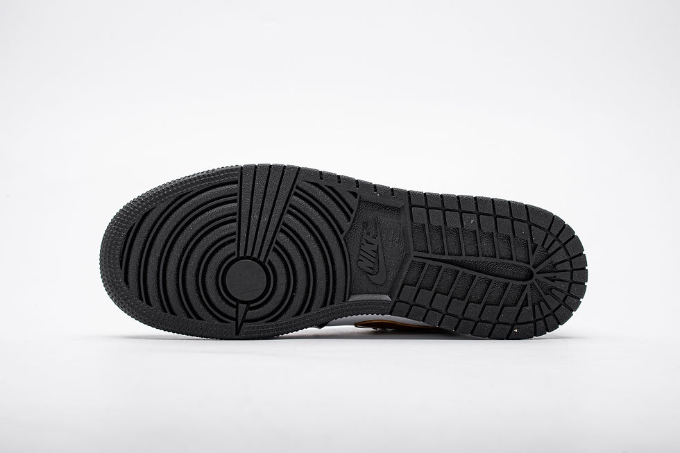 Miniatura: AJ1 Mid “Charol Oro Negro”