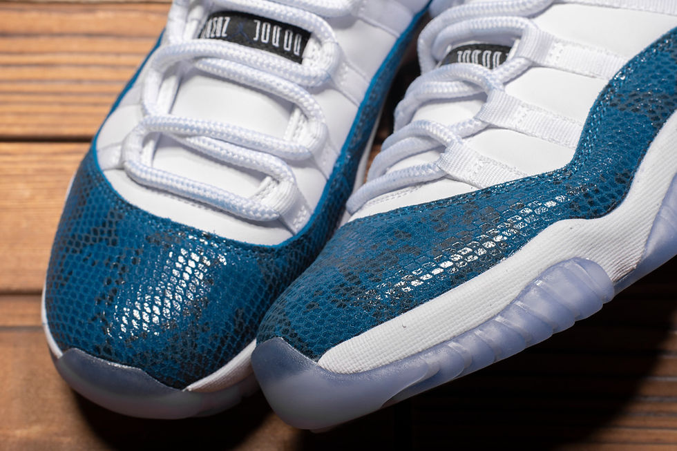 Miniaturbild: AJ11 Low "Navy Blue Snakeskin"