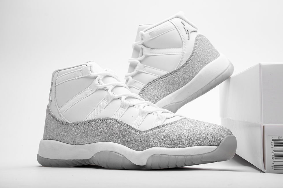 Miniaturbild: AJ11 Retro "White Metallic Silver"