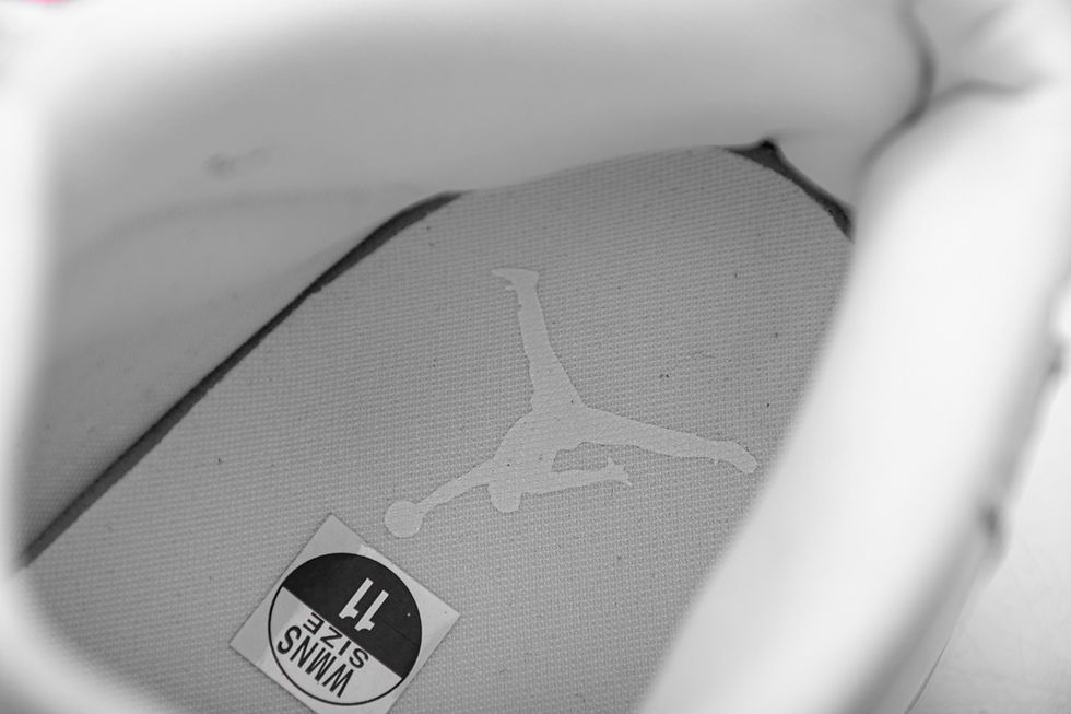 Miniaturbild: AJ11 Retro "White Metallic Silver"