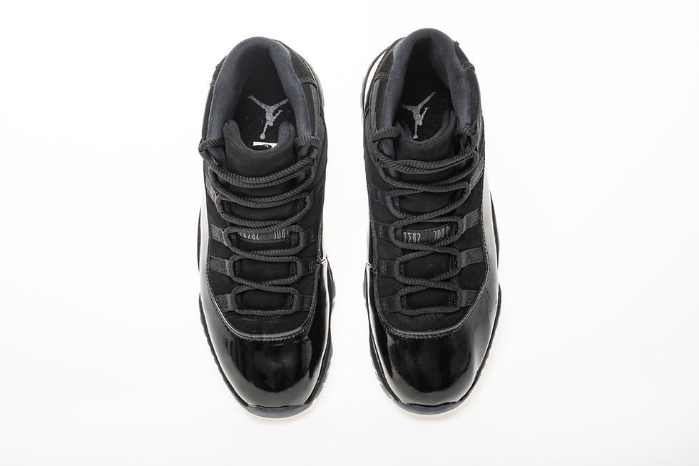 Miniatura: AJ11 "Toga y birrete"