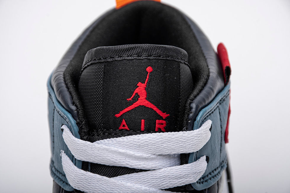 Miniaturbild: AJ1 Mid “Facetasm”
