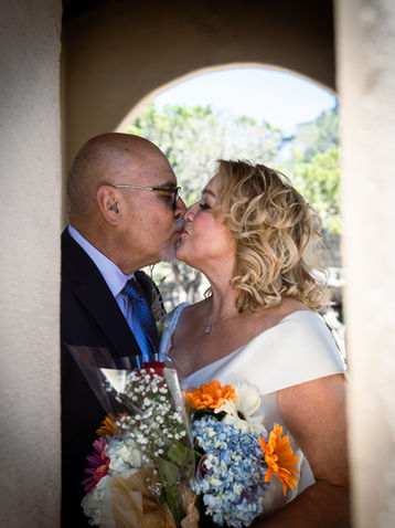 Portrait of a couple kissing at Chapel Dulcinea in Austin, TX