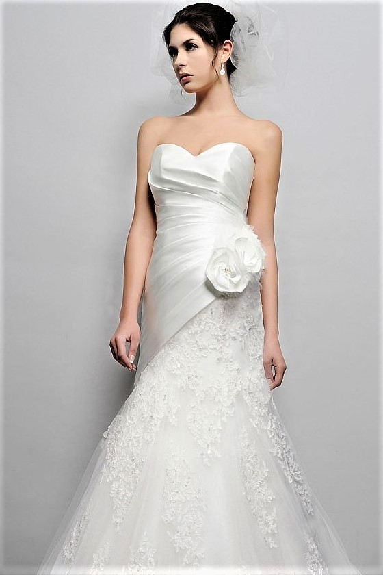 Thumbnail: Emma/Eden Bridals 2392