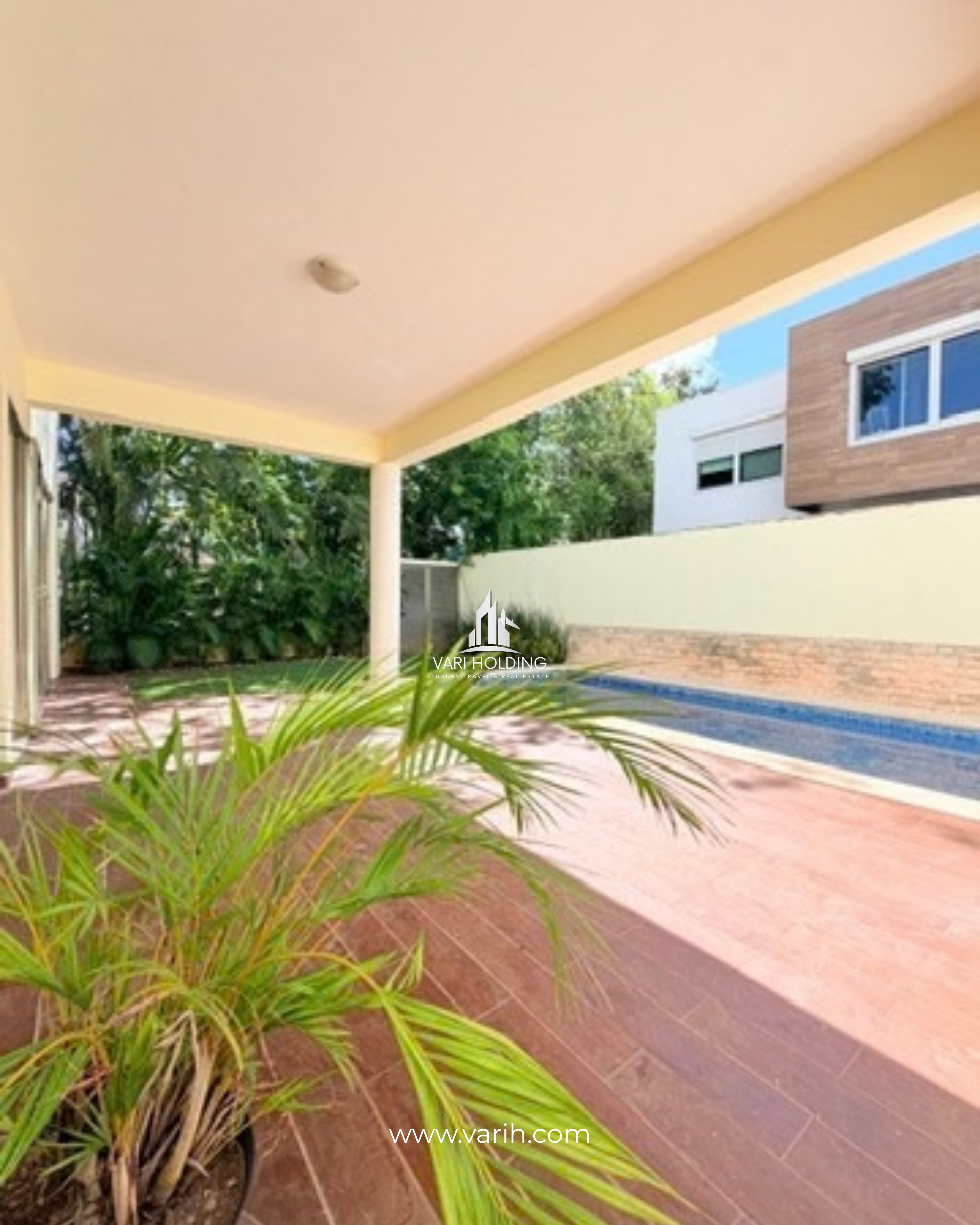 Alberca privada y jardín en casa de Residencial Cumbres, Cancún