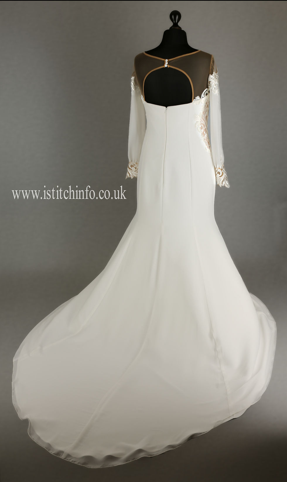 Thumbnail: Handmade A-Line Wedding Dress 'Charlotte' | Size 14