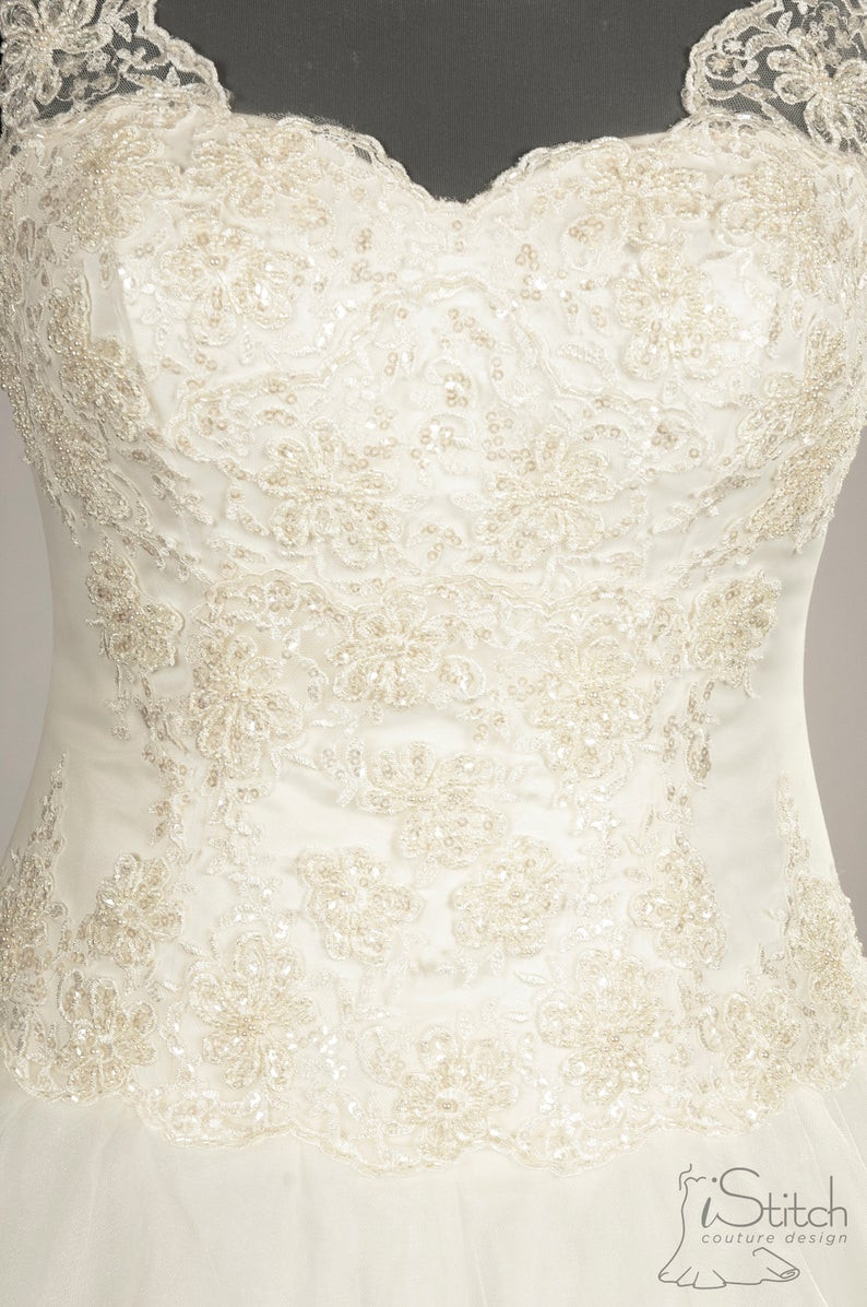 Thumbnail: Tulle Layered Wedding Dress 'Isabella' - Size 16