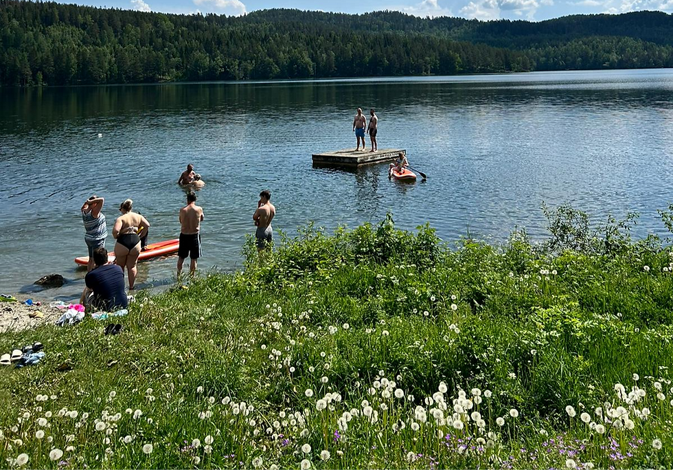 Badeplass med flytebrygge