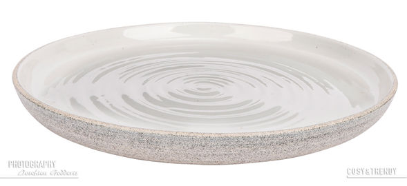 Packshot van een grijs bord van Cosy&Trendy.