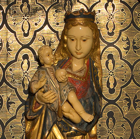 Virgen gotica de marfil detalle s.XIV.jpg
