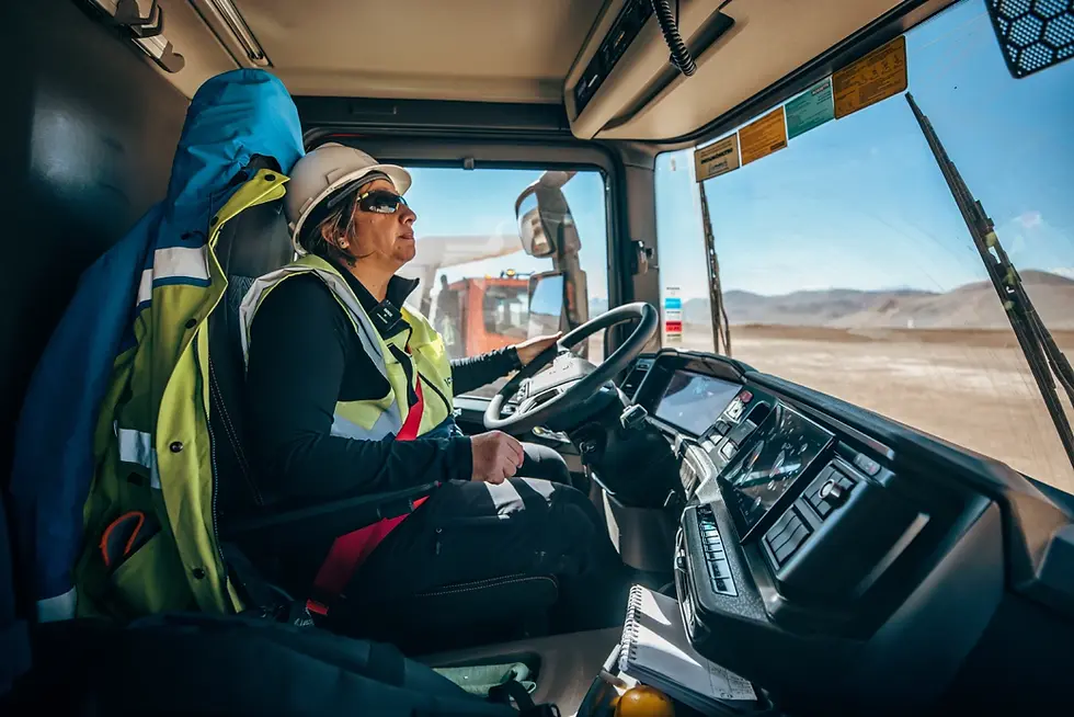 28 de los 180 nuevos operadores incorporados por Vicuña, son mujeres.