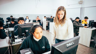 San Juan: Los Azules capacitó a vecinos y estudiantes en Inteligencia Artificial