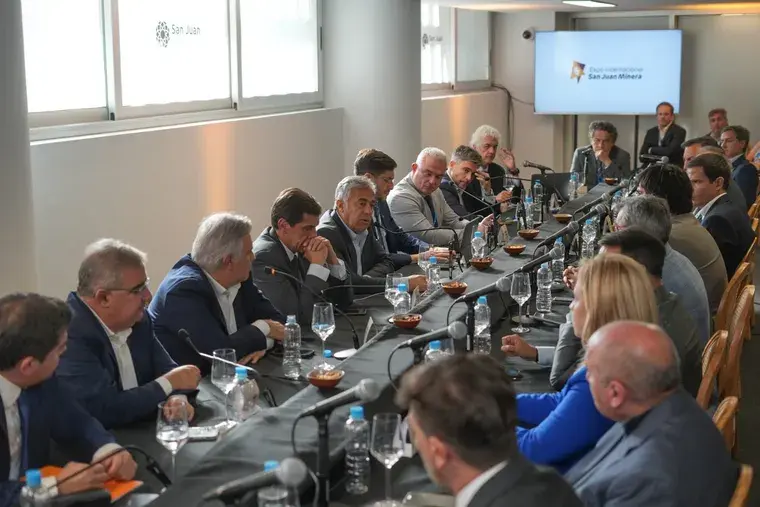El nuevo espacio de articulación, contó con participación de representantes empresariales, sindicales y referentes del sector productivo; además de altos funcionarios políticos.