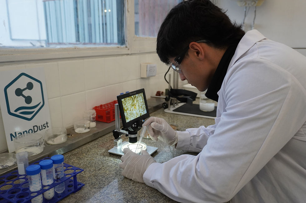 En el Laboratorio de Nanotecnología Aplicada a la Minería, se trabaja en el proyecto Nano Dust. Foto: UNSJ.