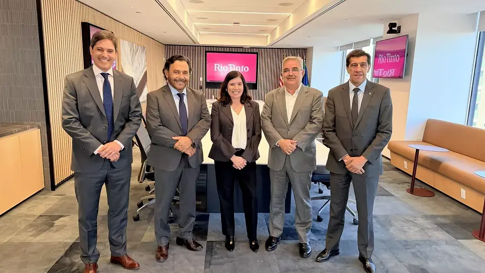De izquierda a derecha: Ignacio Costa (General Manager Argentina), Gustavo Sáenz (Gobernador de Salta), Barbara Fochtman (Managing Director de Rio Tinto Lithium), Raúl Jalil (Gobernador de Catamarca) y Carlos Sadir (Gobernador de Jujuy).