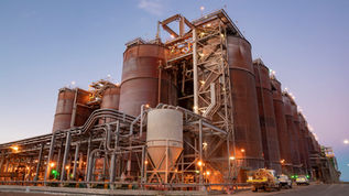 South32 venderá activos de aluminio a Alcoa por USD 5.600 millones