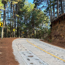 La construcción y dignificación de los caminos en Oaxaca siguen su marcha