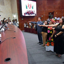 Suplentes rinden protesta como diputadas y diputado en el Congreso de Oaxaca