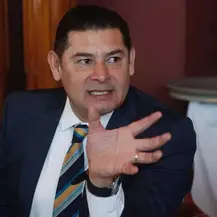 Morena presenta reforma constitucional para que ministros sean elegidos por voto directo