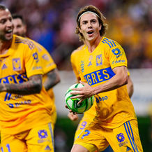 Tigres remonta diferencia de dos goles y gana a Chivas 2-3 a domicilio y en tiempo extra