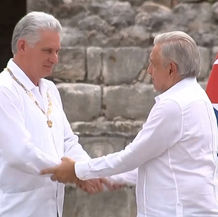 AMLO entrega a Díaz-Canel la Orden del Águila Azteca