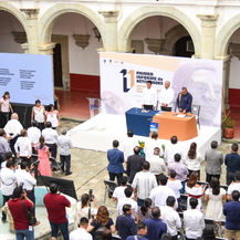 Reconoce Luis Alfonso Silva Romo aporte de la UABJO en favor de la educación