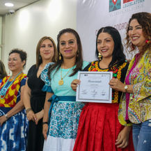 Reconocen a 18 mujeres que participaron en el proceso de la medalla “Juana Catalina Romero Egaña"