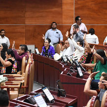 Aprueban licencia a cinco diputados de la LXV Legislatura local