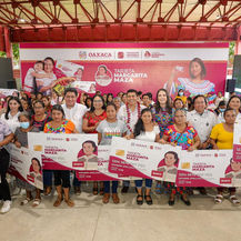 Con entrega de tarjetas Margarita Maza refrenda Gobierno de Oaxaca su compromiso con las mujeres