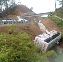 Atienden a personas accidentadas en la Supercarretera Barranca Larga-Ventanilla