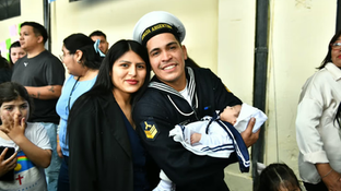 Fragata Libertad: el tripulante que vio nacer a su hija por videollamada se reencontró con su familia