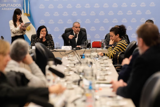 Por el antecedente Adorni, se embarra la negociación de la ley de Inocencia Fiscal en Diputados