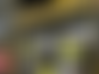 Delincuentes asaltaron una agencia de autos y una armería: escaparon con un botín de armas de fuego