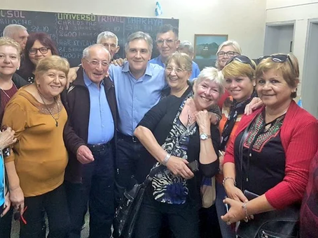Llaryora aumenta el haber mínimo jubilatorio, otorga un bono a jubilados y desafía al Gobierno Nacional